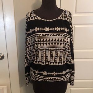 3/$25 Geometric dolman sleeve top, medium